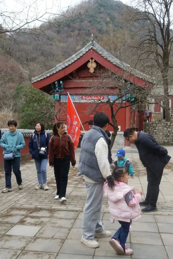 锦哲动态：锦哲所组织徒步活动 玉泉寺深呼吸